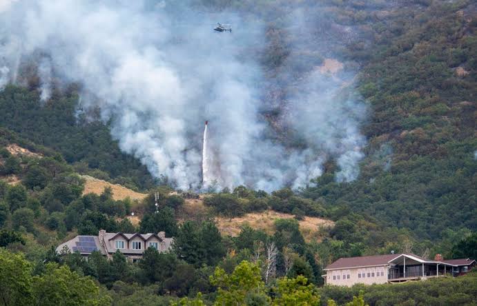 Wildfire ignites on hills above Layton