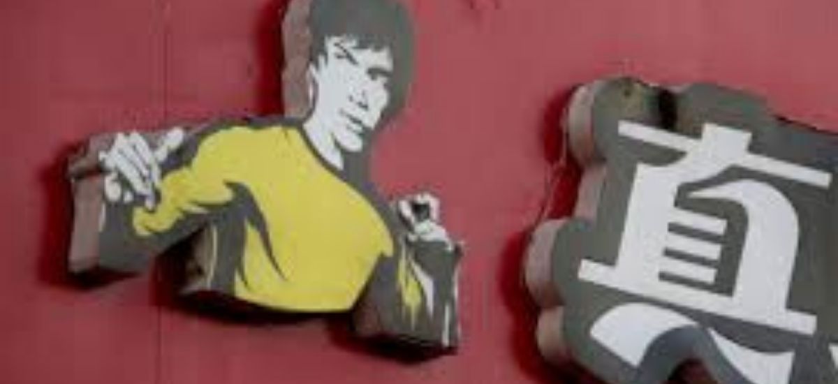 Bruce Lee's girl sues inexpensive food chain over picture use