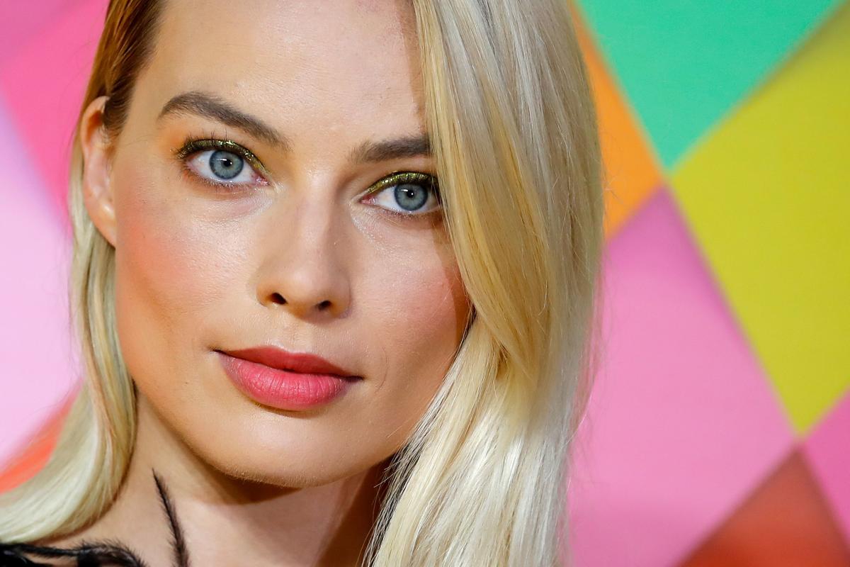 Margot Robbie Signing On To Co-Star With Christian Bale In David O. Russell's Next Film At New Regency!