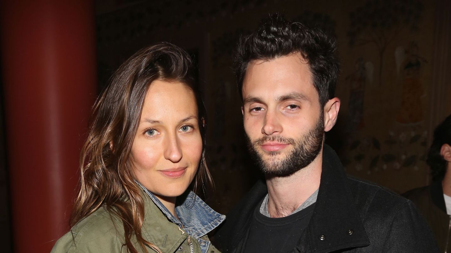 Singer-and-Doula-Domino-Kirke-and-Actor-Penn-Badgley-Are-Having-Their-First-baby
