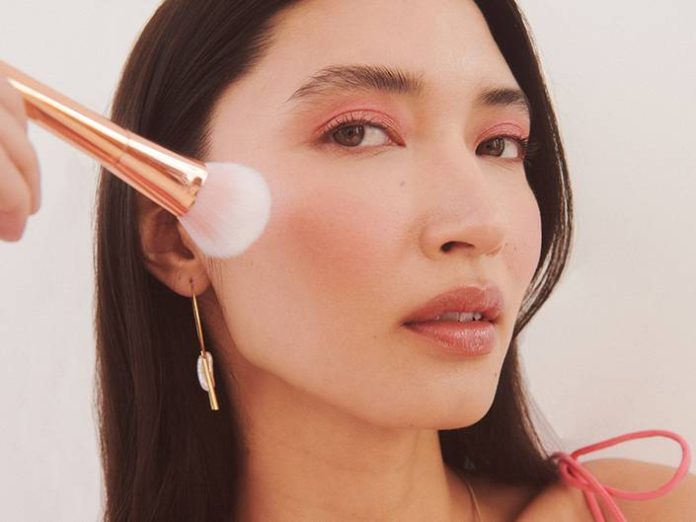How to Apply Blush on the Round Face